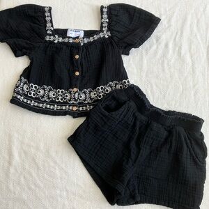 Old navy black white embroidered muslin set 6/7
